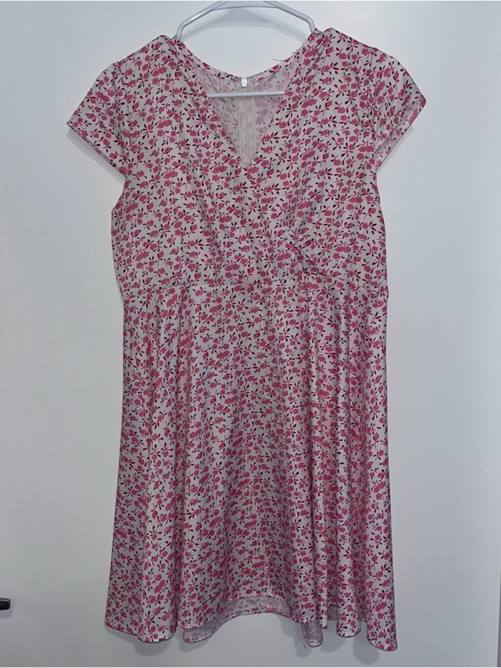 Floral Pink and White Cap-Sleeve V-Neck Dress Spring Size Medium